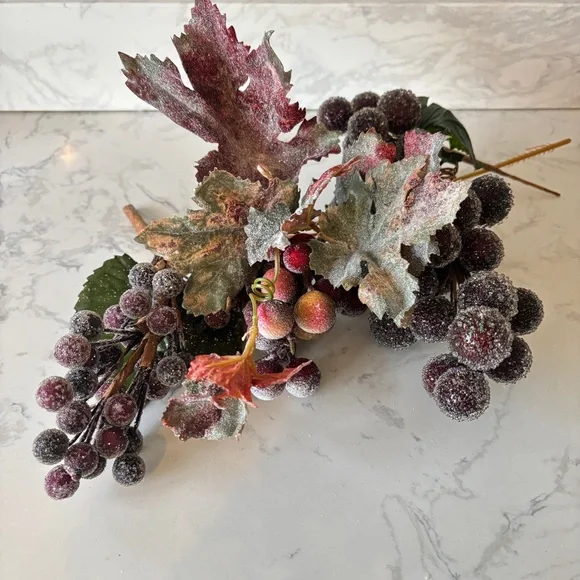 Set of three artificial beaded/ sugared grape vines in purple - Picture 1 of 8